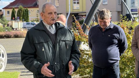 GALERII ⟩ Võrus süüdati Estonial hukkunute mälestuseks 17 küünalt