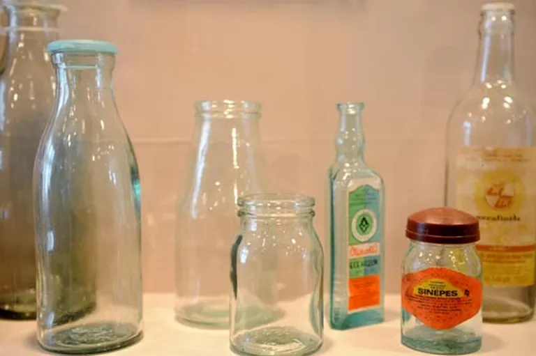 Stikla pudeles izstādē "Padomju ikdienas dizains" 