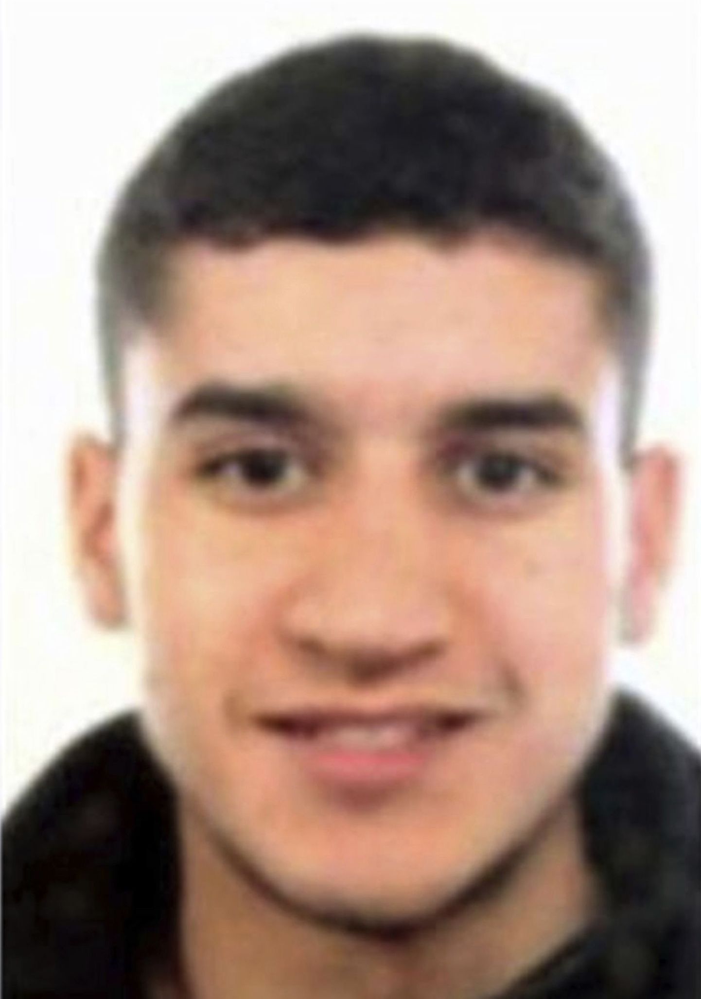 22-aastane marokolane Younes Abouyaaquoub. Politseil on alust arvata, et kahtlusalune võib olla põgenenud üle piiri Prantsusmaale.