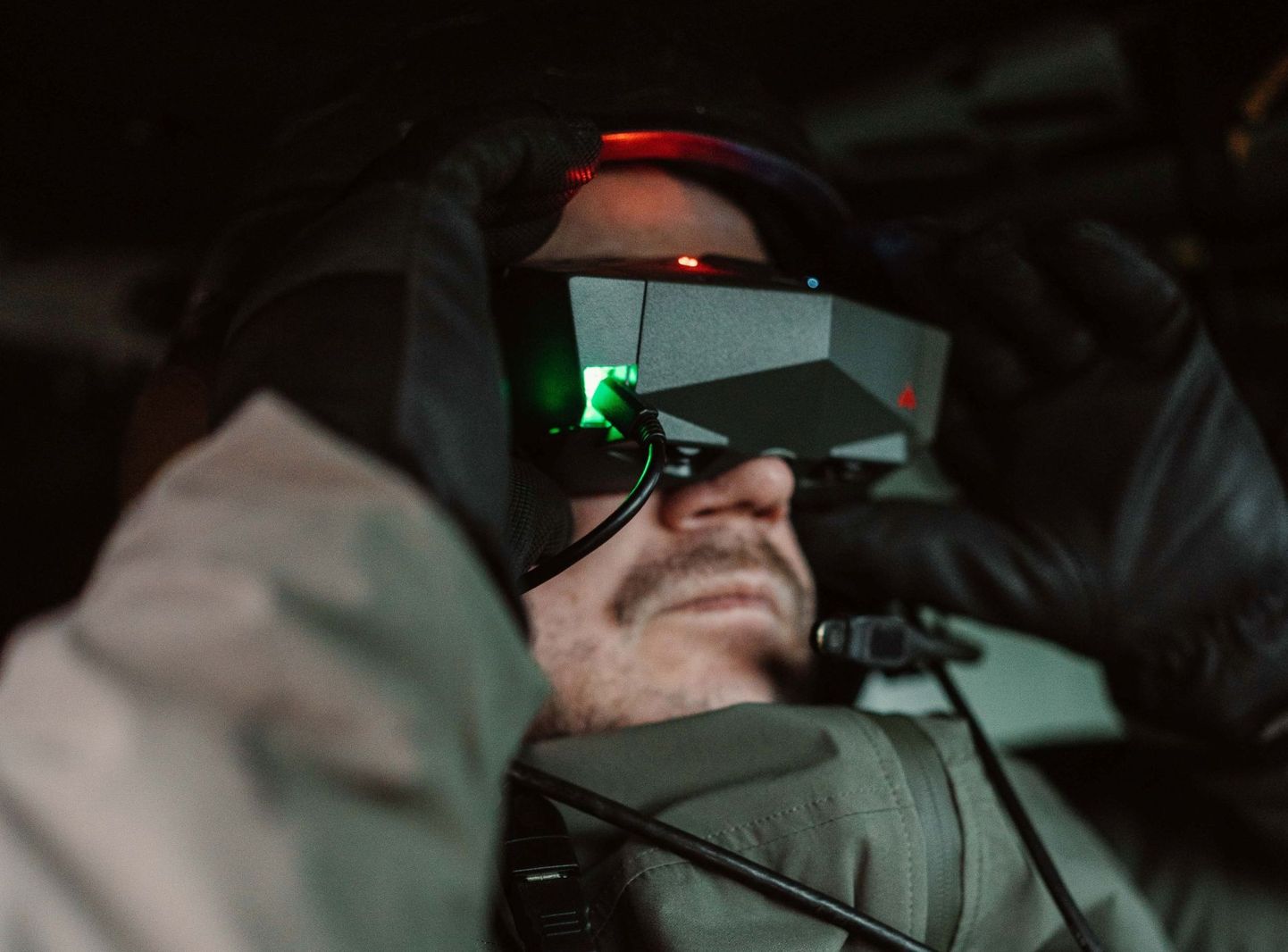 Virtuaalprillid lahinguväljal annavad palju parema ülevaate ja isegi aitavad soomukis sõites iiveldust vähendada, selgus kaitseväega koostöös tehtud katsetest.