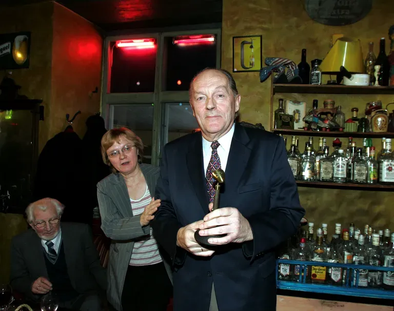 Эрик Лилло в 2010 году с наградой «Золотой микрофон».