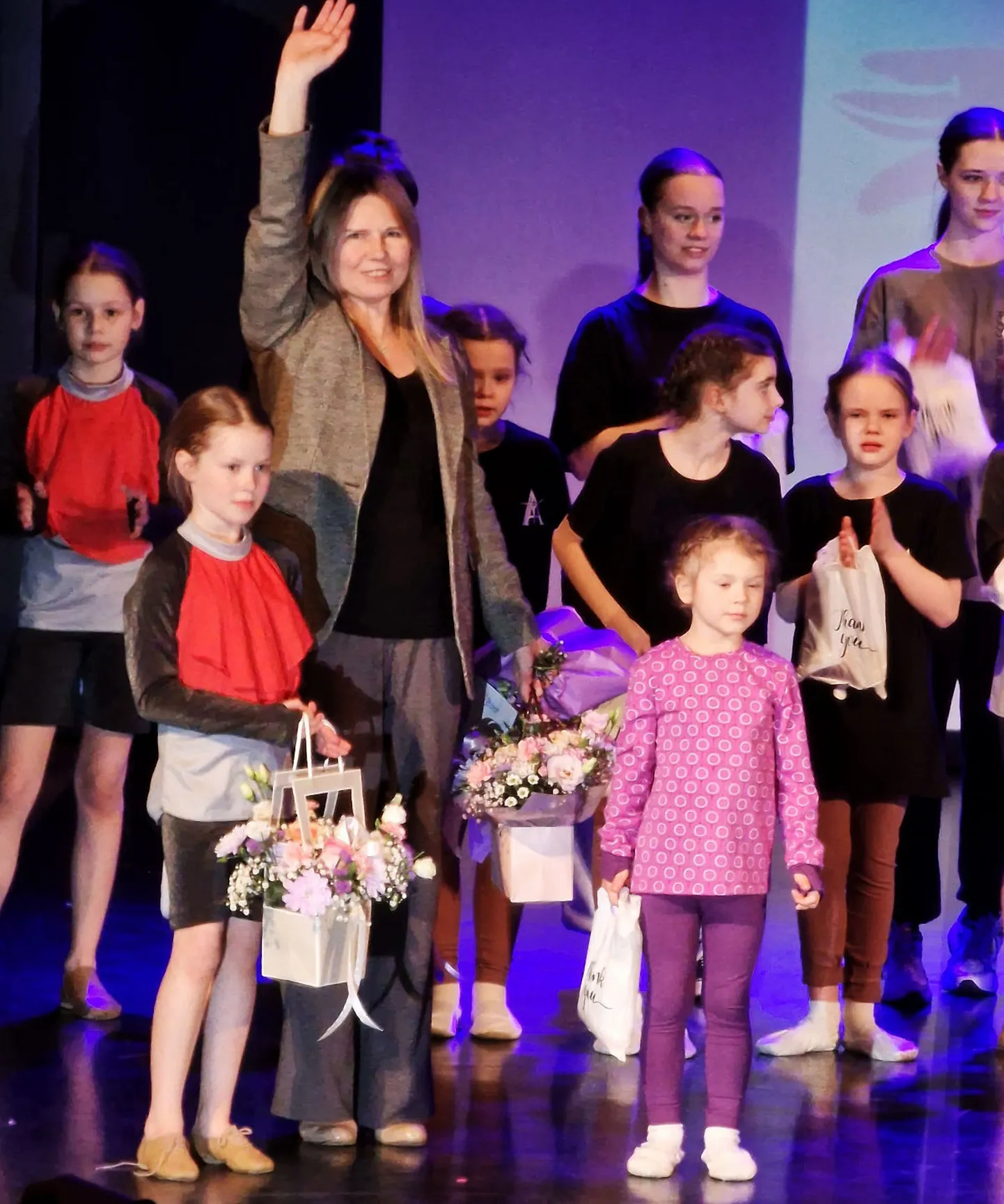 Laste siiras soov tantsida teeb Arabeski juhendajale Tatjana Tarakanovale (keskel) suurt rõõmu.