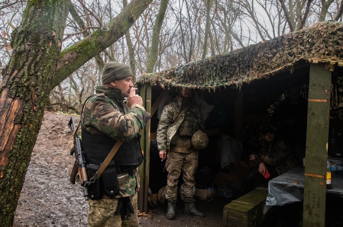 Ukraina Grad-rakettide patarei sõdurid ootavad töö algust.
