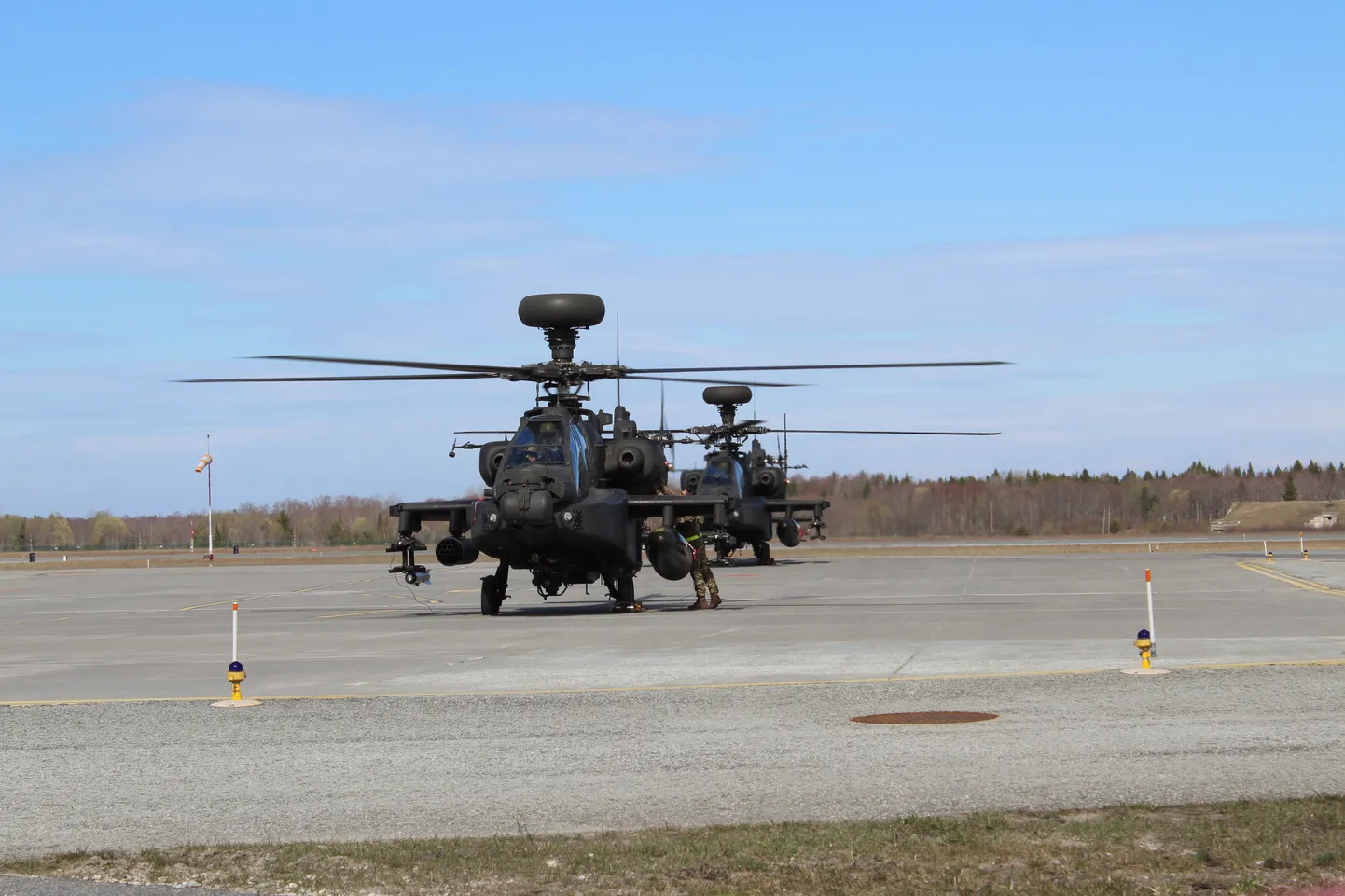 Algava töönädala vältel teevad Eesti kohal harjutuslende Ämari lennubaasis paiknevad Saksa õhuväe hävituslennukid Eurofighter ning Briti õhuväe kopterid Wildcat ja Apache (fotol).