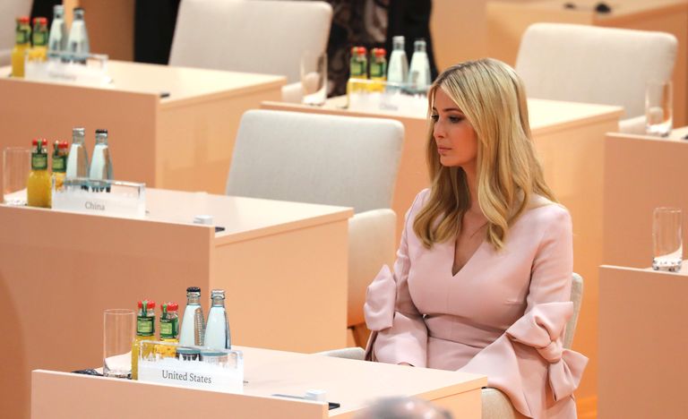 Ivanka Trump istumas Hamburgis G20 kohtumisel oma isa Donald Trumpi kohal