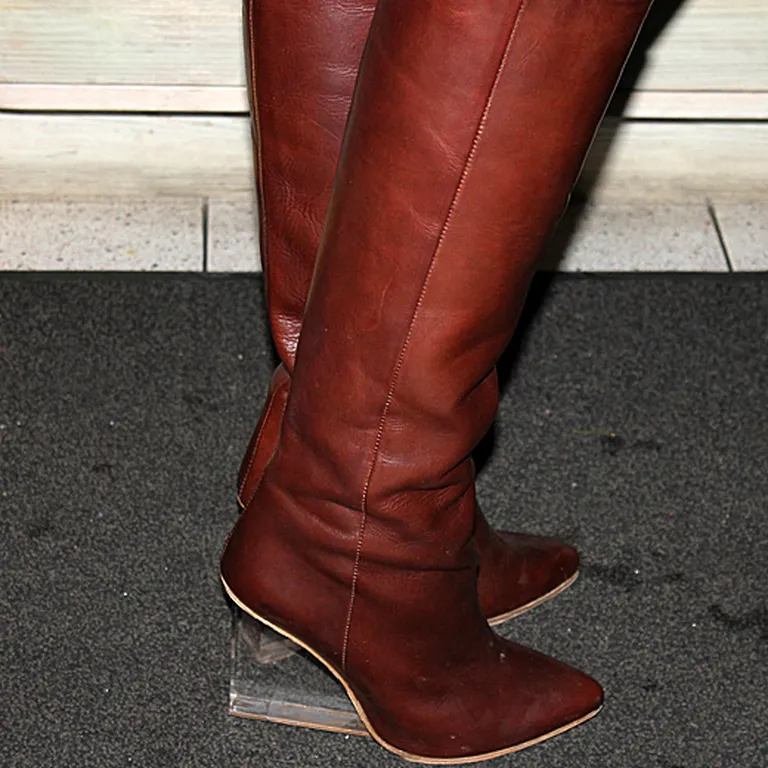 Elīna izvēlējusies stilīgos zābakus no “H&M” kolekcijas “Maison Martin Margiela”