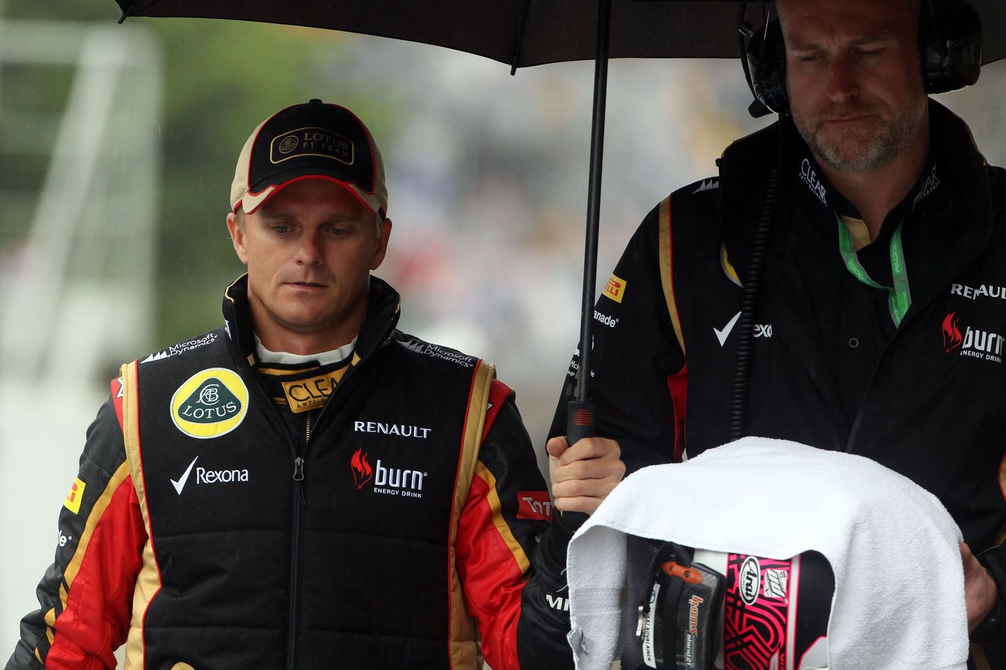 Heikki Kovalainen (vasakul)