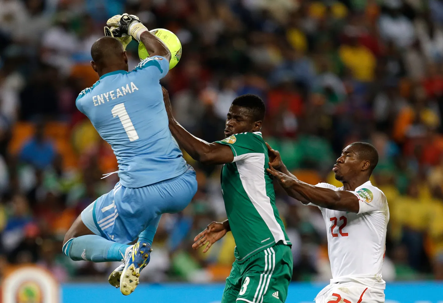 Vincent Enyeama (vasakul).