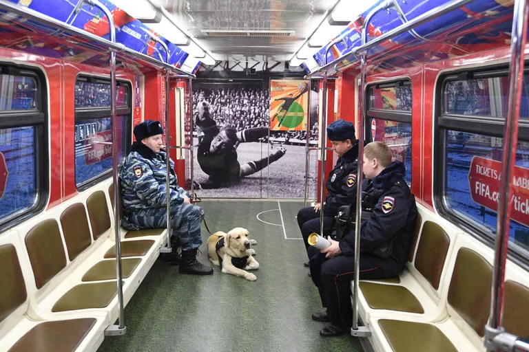 Jalgpalli MMi reklaam Moskva metroorongis