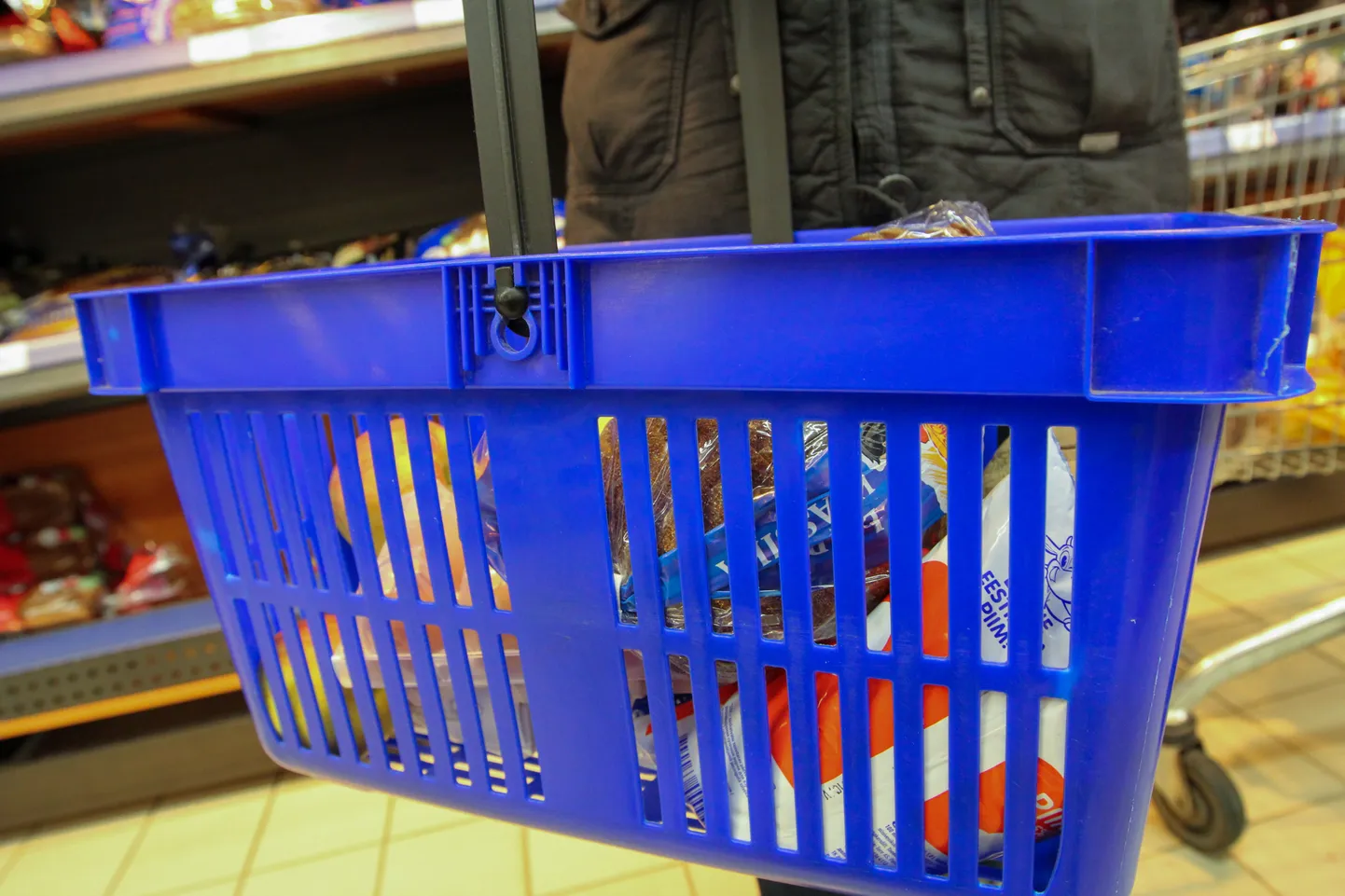 Lugejale tekitas meelehärmi kilekottidest loobumise plaan, sest toidukorvid ei pruugi alati nii puhtad olla, et sinna puu-või juurvilju panna.