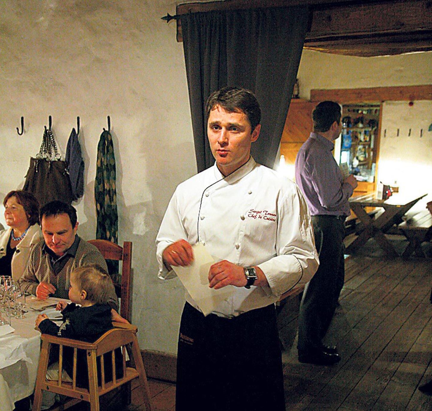 Sergei Trunov jõuab köögist saali vaid enne ja pärast õhtusööki.