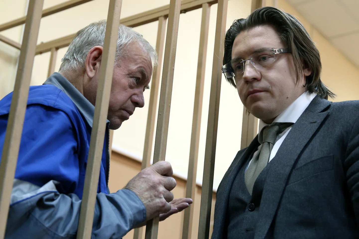 Арестованный водитель снегоуборщика Мартыненков на допросе заявил, что «сам не заметил», как выехал на взлетную полосу.