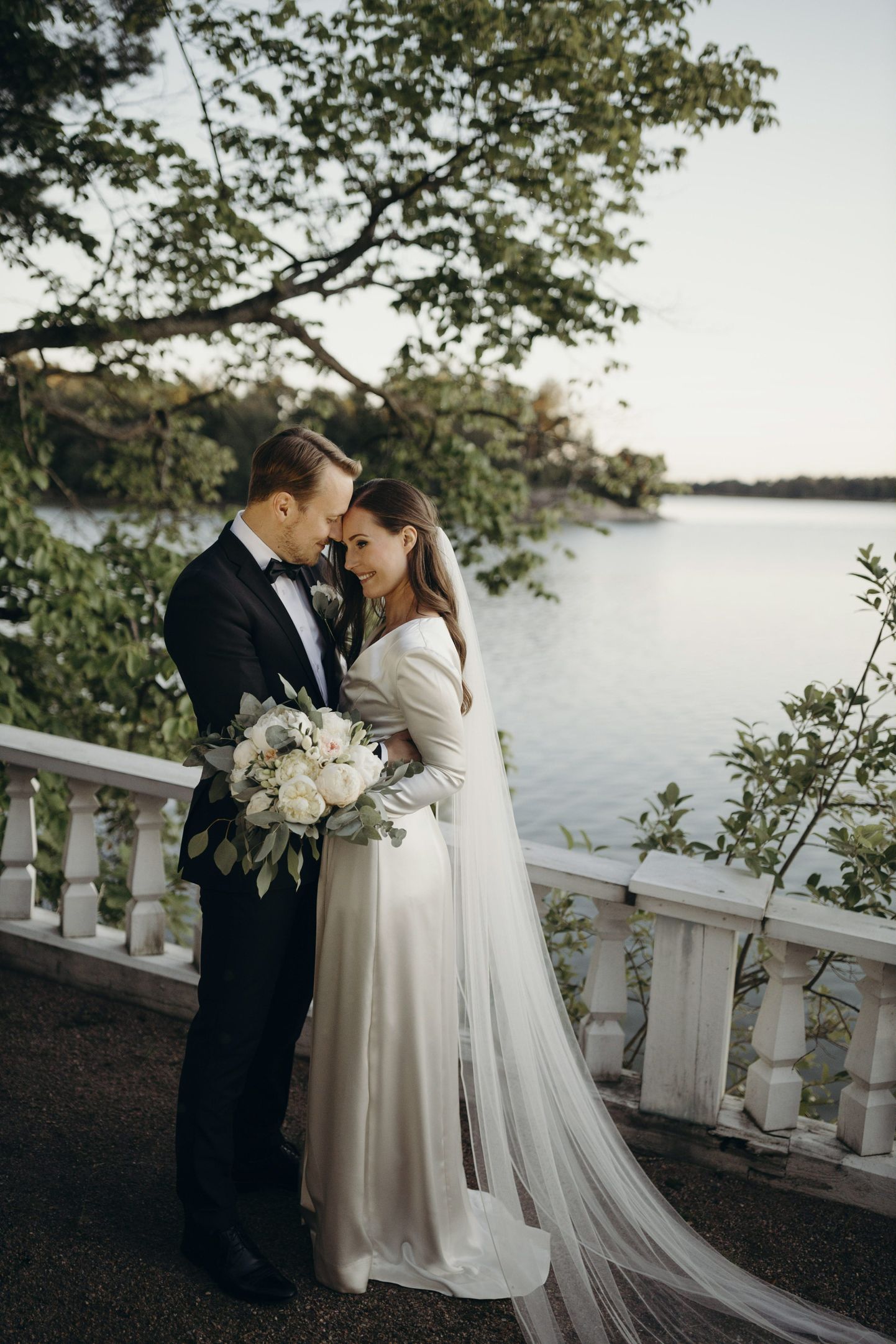 Soome peaminister Sanna Marin abiellus oma kauaaegse elukaaslase Markus Räikköneniga.
