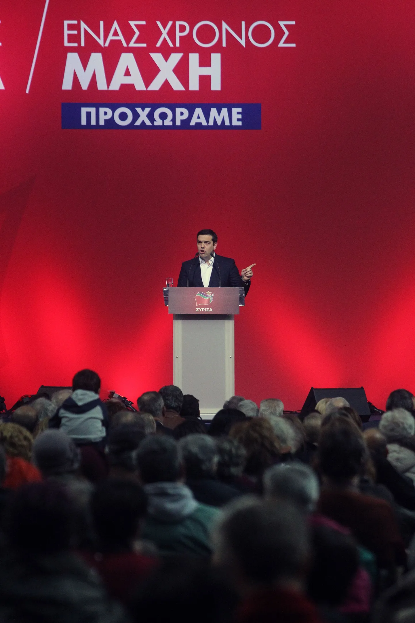 Tsipras pühapäeval Ateena staadionil.