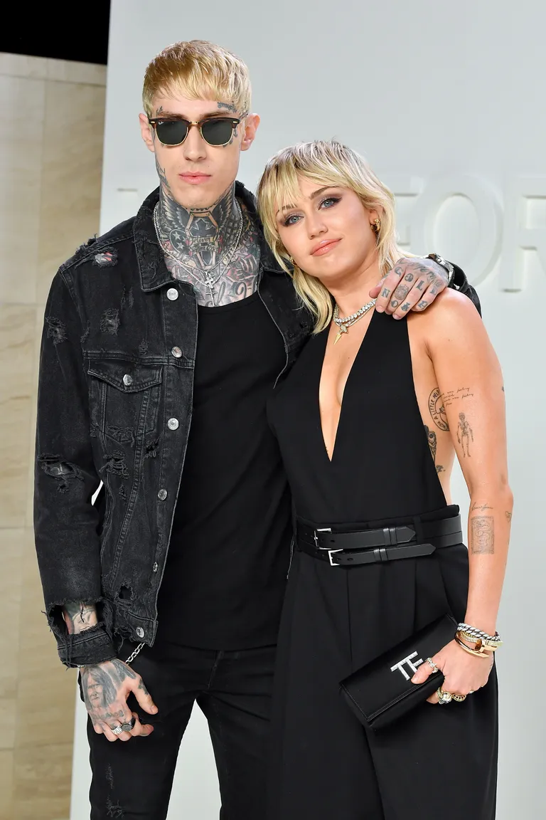 Miley Cyrusil on ka vend, Trace Cyrus, kellega popstaar käis 2020. aasta veebruaris koos moesõul.