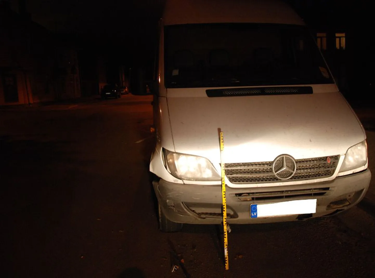 Tartus Uue ja Pärna tänavate ristmiku juures sõideti külge kaubikule Mercedes Benz.
