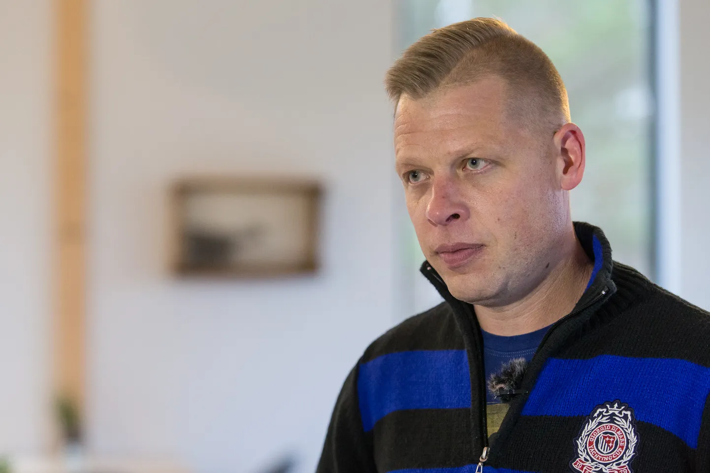 Ettevõtja Hannes Prits leiab, et kujunenud kriisiolukorrale on vaid üks lahendus: Kiviõli 1. keskkooli  direktori ametiss ennistamine, vabandamine direktori, koolipere ja lastevanemate ees ning vallavalitsuse tagasiastumine.