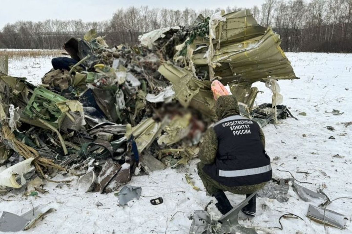 Обломки военно-транспортного Ил-76.