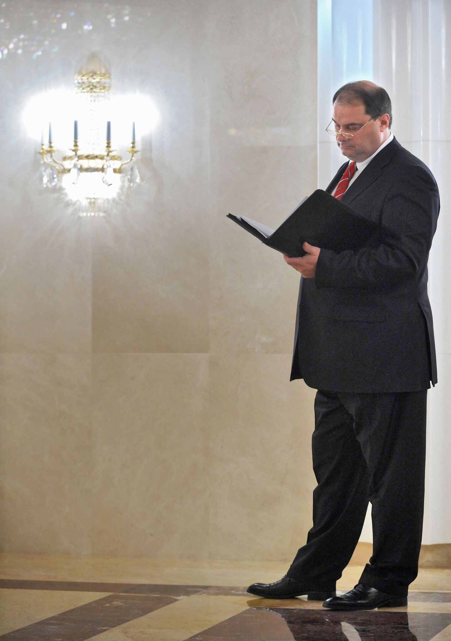 Irkutski oblasti kuberner Igor Jessipovski veebruaris enne valitsuskomisjoni  koosolekut.