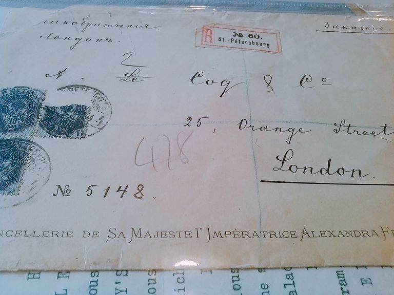 В музее хранятся оригиналы писем, потверждающие поставку пива к царскому двору еще в те времена, когда завод находился в Лондоне.