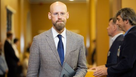 Vooglaid on nördinud, et parlamendi spiiker jätab ta korruptsioonivastasest erikomisjonist välja