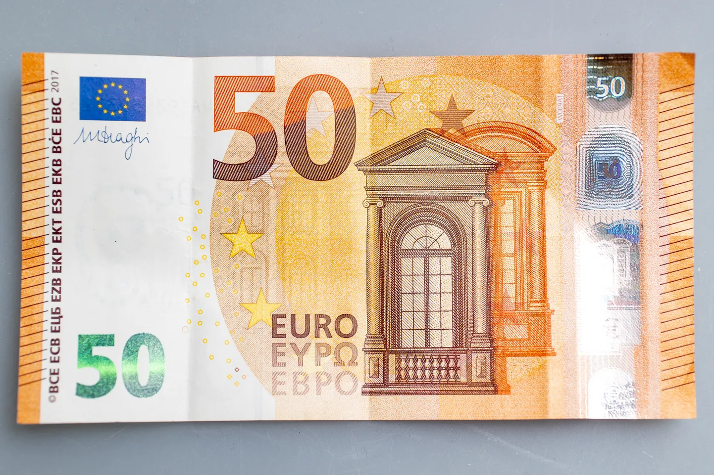 09.09.2022. Tallinn. 50€ rahatäht. Viiekümneeurone, eurod, raha, kupüür. Foto Eero Vabamägi, Postimees
