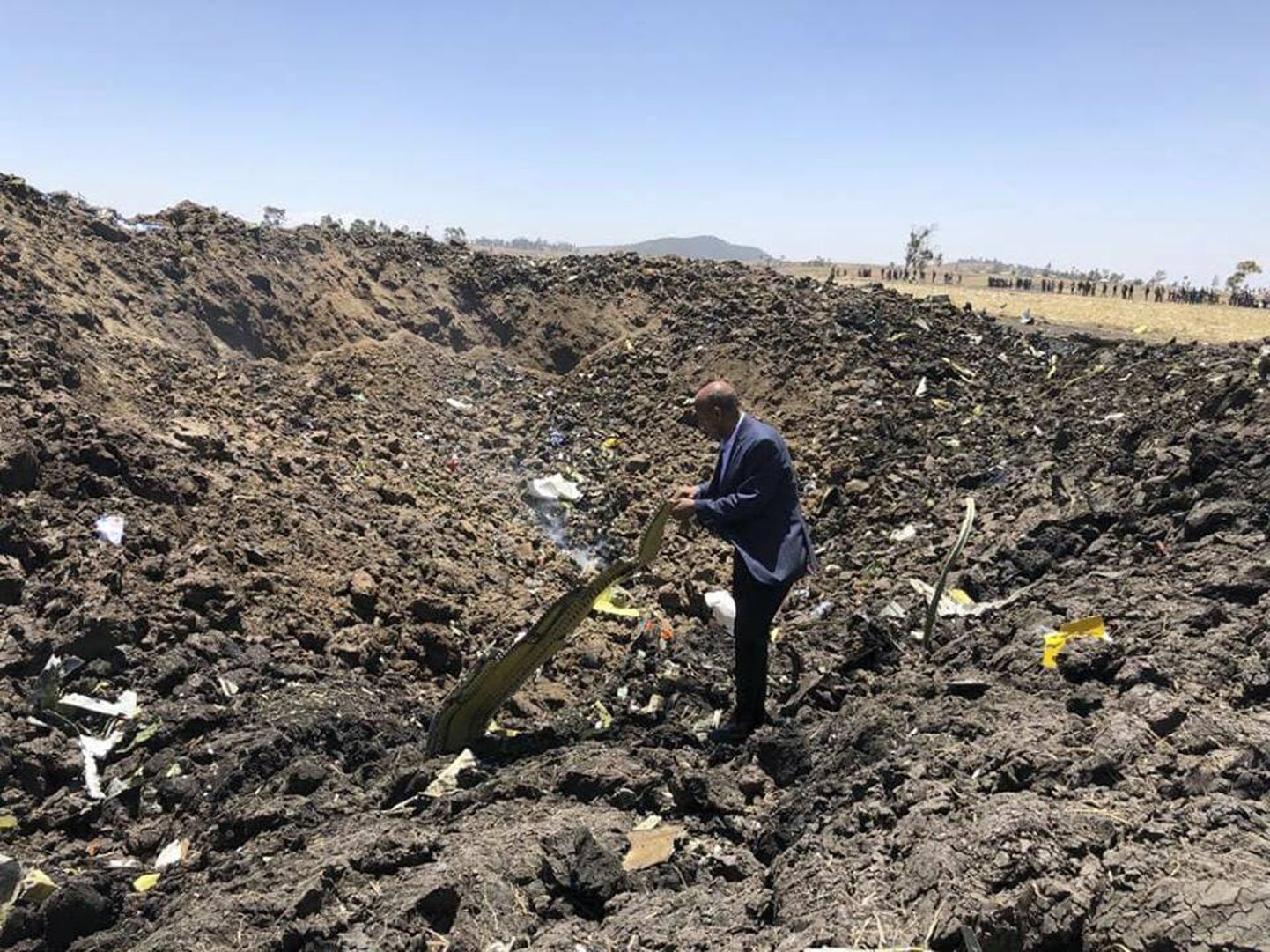 Foto Ethiopian Airlines Facebooki lehelt. Lennufirma tegevjuht Tewolde Gebremariam on kohas, kus lennuk alla kukkus.