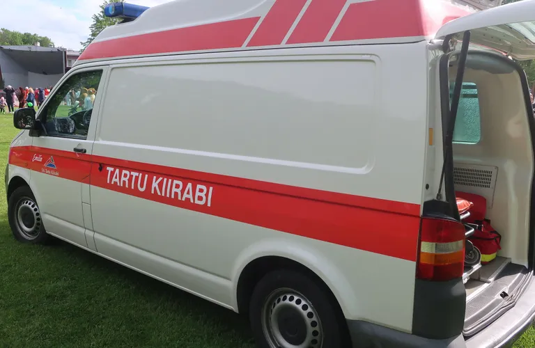 Politseinikud püüdsid kohale jõudes noormeest elustada, hiljem võttis elustamise üle kiirabi, kuid kahjuks ei õnnestunud noormehe elu päästa.