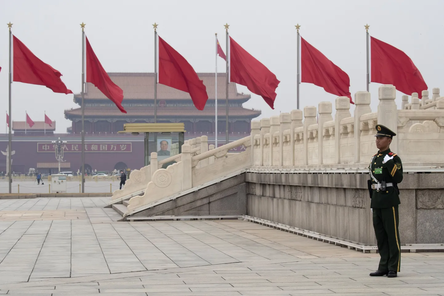 Vahimees Tiananmeni väljakul.