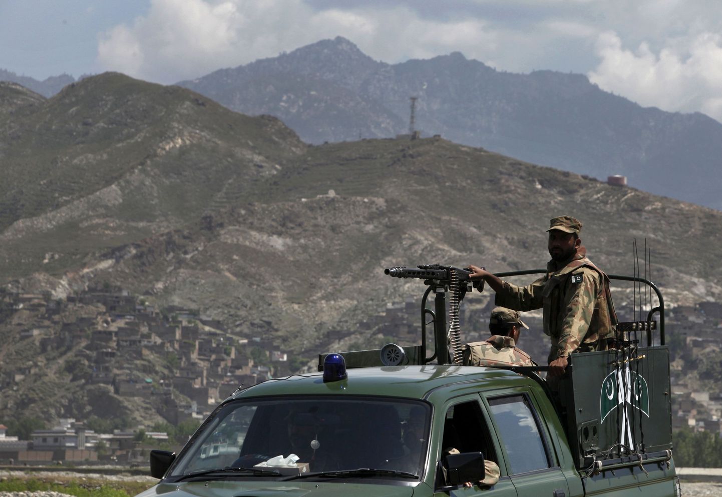 Pakistani sõdurite patrull Swati orus asuva Mingora linna juures.