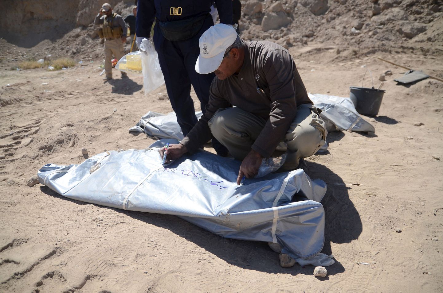 В Тикрите обнаружили массовое захоронение иракских солдат.