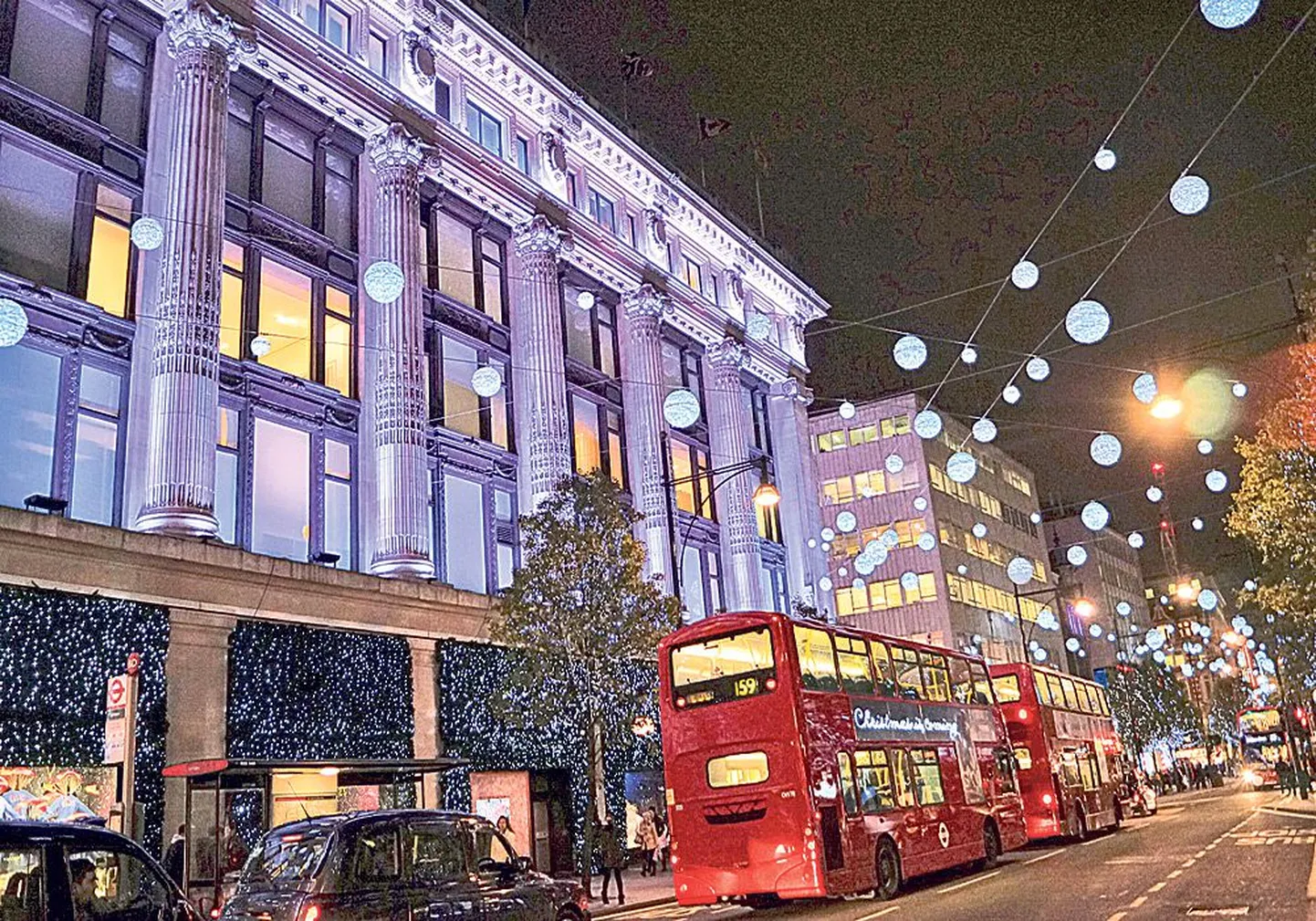 Ehtes linn: Oxford Street ja Selfridgesi 
kaubamaja vaateaken.