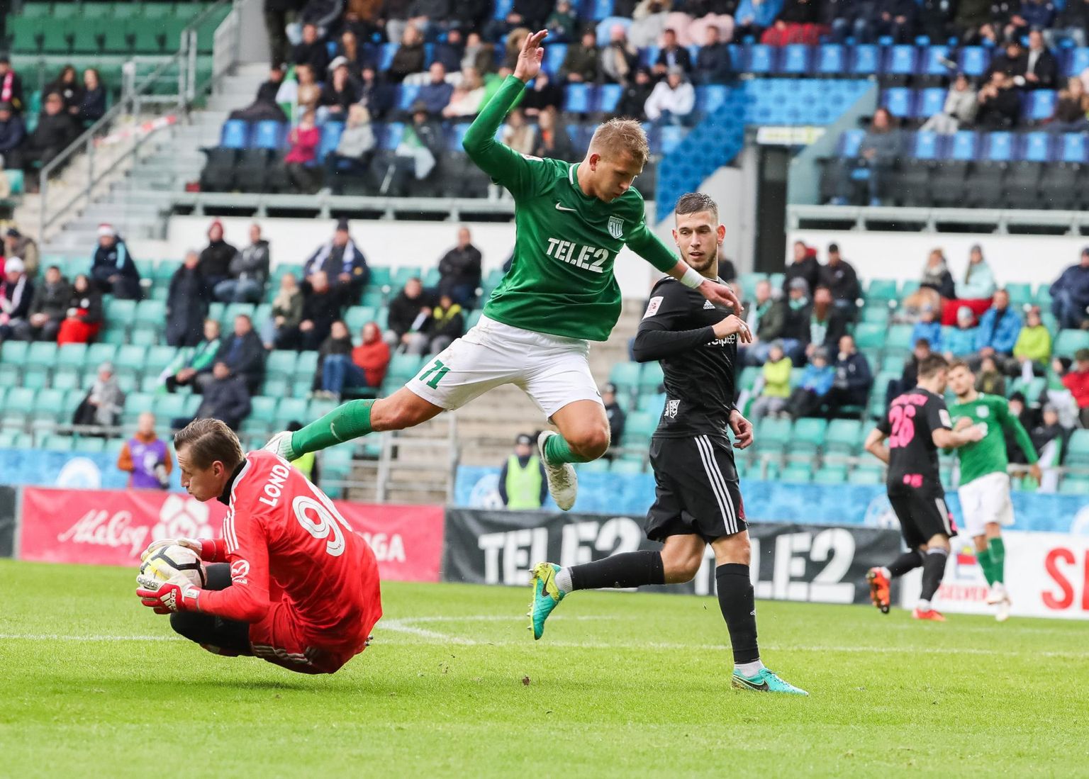 Mark Anders Lepik lendamas Tallinna FC Flora särgis.