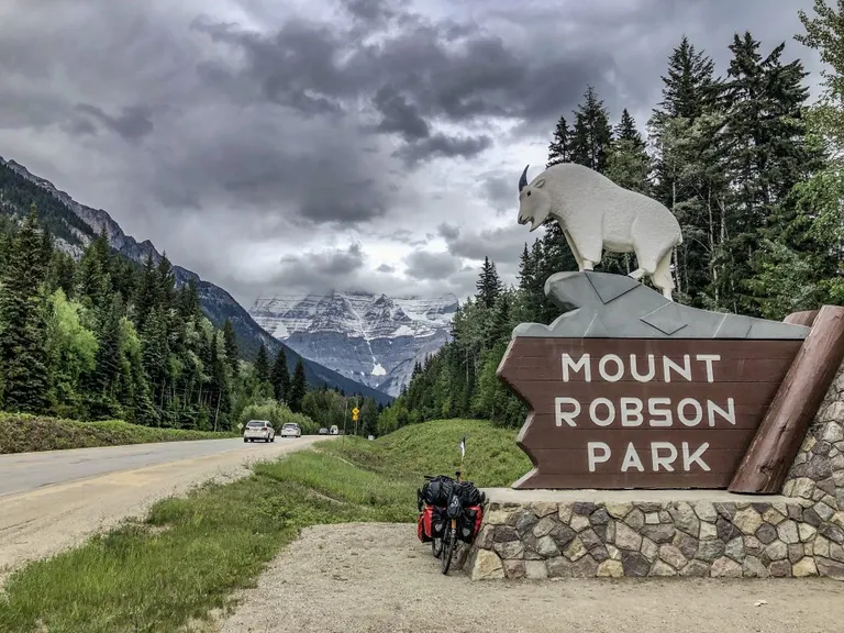 Mount Robson – Kanada Rockies mäestiku kõrgeim mägi