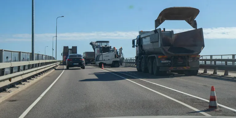 Ülikoolilinna liiklusinfo rakendusest leiab teavet teetööde, piirangute ning ka bussiliikluse kohta.