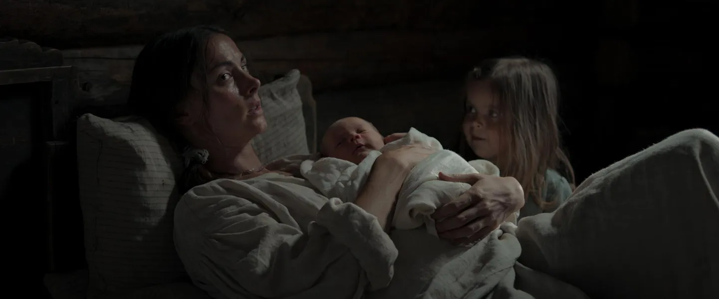 «Jälle tütar,» ohkab Krõõt (Maiken Schmidt). Andres ütleb selle peale vaid kaks sõna.