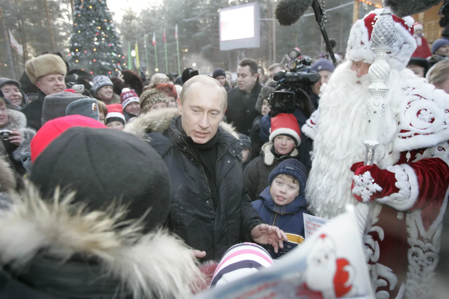 Venemaa president Vladimir Putin rahva keskel