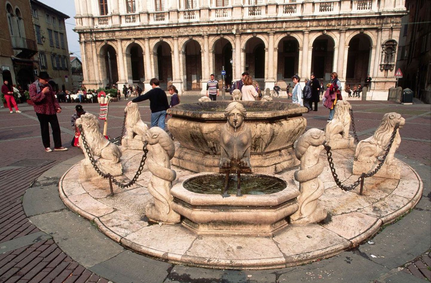 Bergamo südameks on Piazza Vecchia, mida ääristavad ajaloolised hooned.