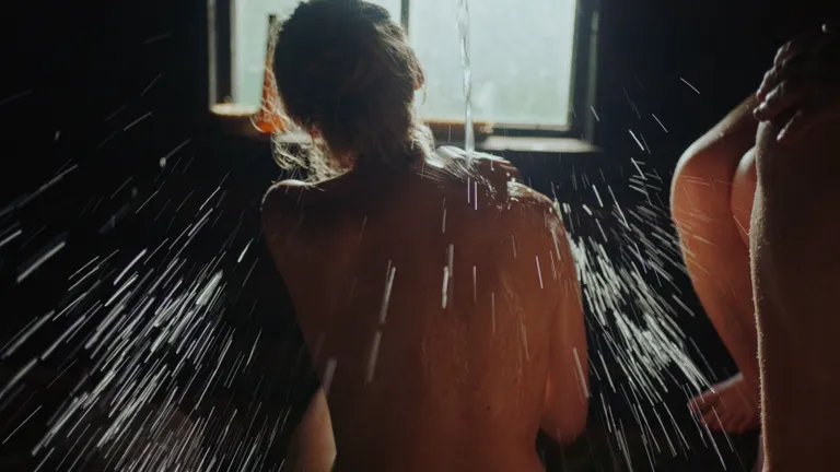 Anna Hintsi film «Savvusanna sõsarad» on Eesti esimese dokumentaalfilm, mis maineka Sundance'i filmifestivali võistlusprogrammis esilinastus.