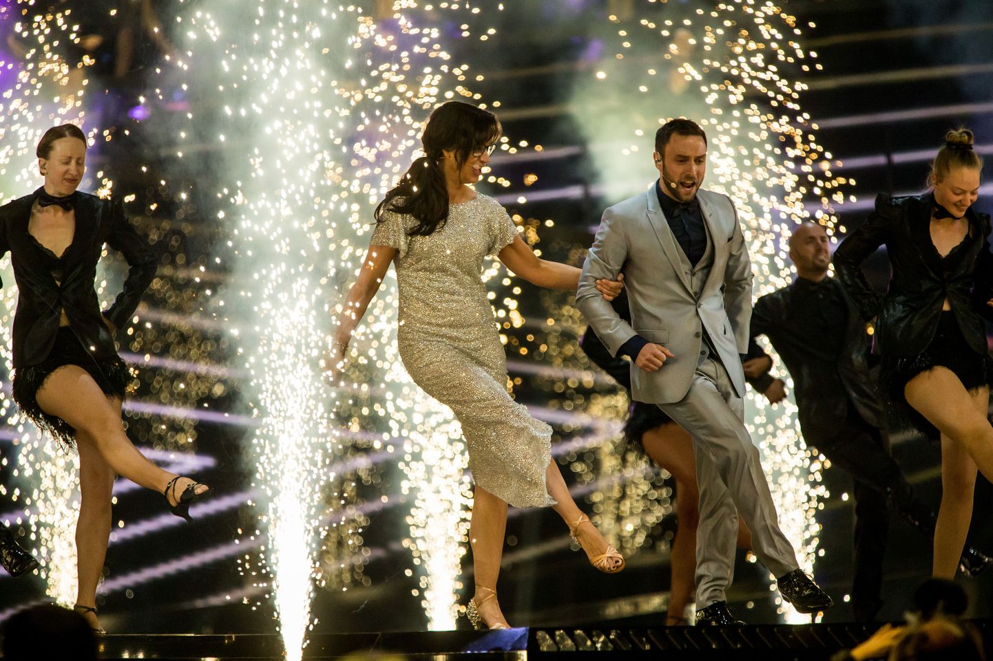 Eurovisioon 2016, teise poolfinaali peaproov, Petra Mede ja Måns Zelmerlöw