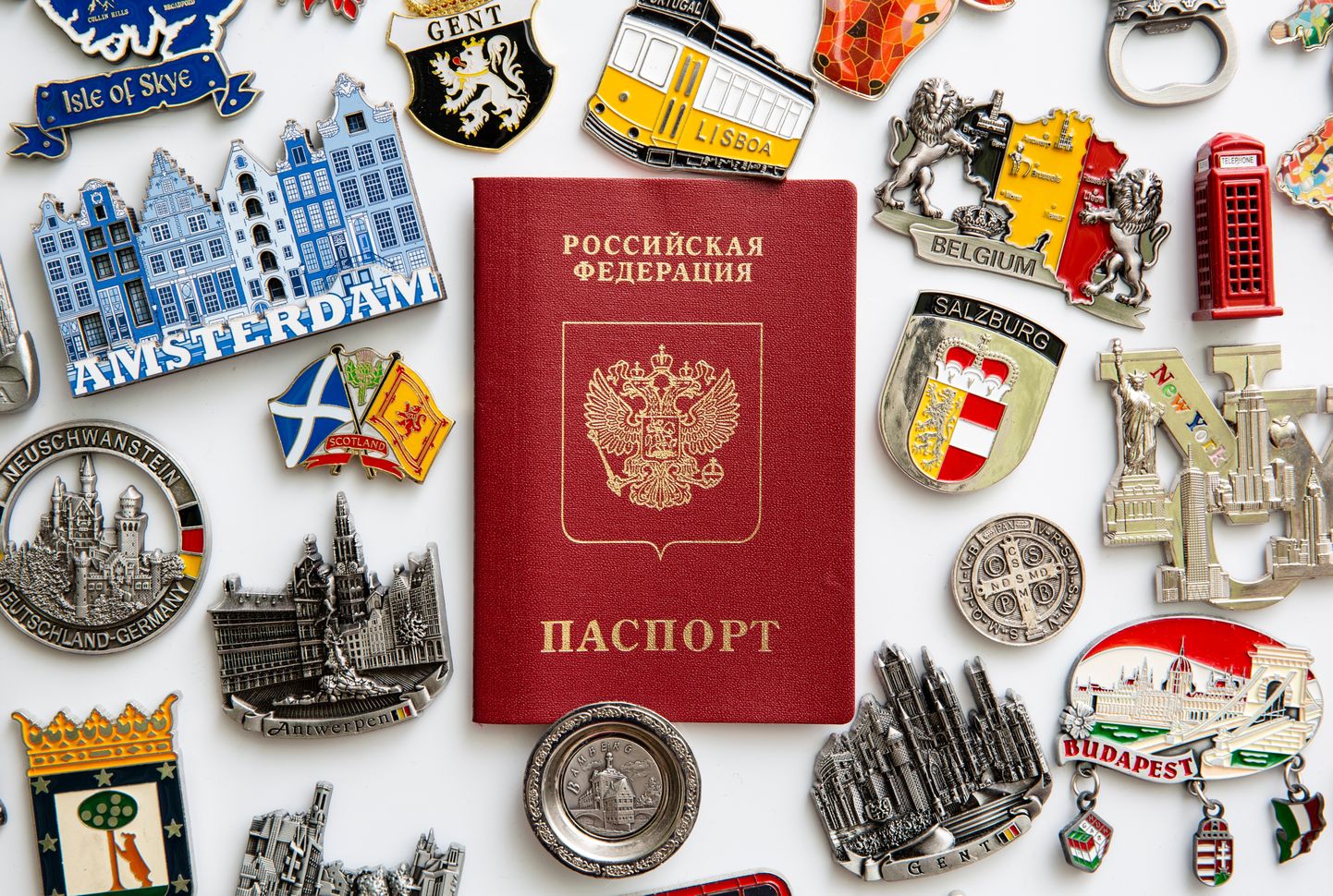 Российский паспорт. Снимок иллюстративный.