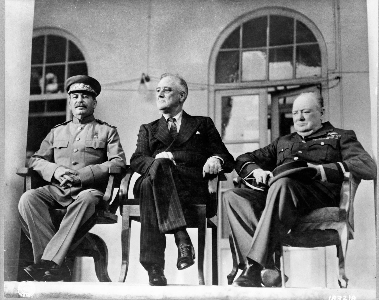 Jossif Stalin, Franklin D. Roosevelt ja Winston Churchill Teherani konverentsil.