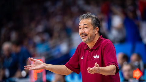 Banki izsaka domas par pēdējo spēli grupā