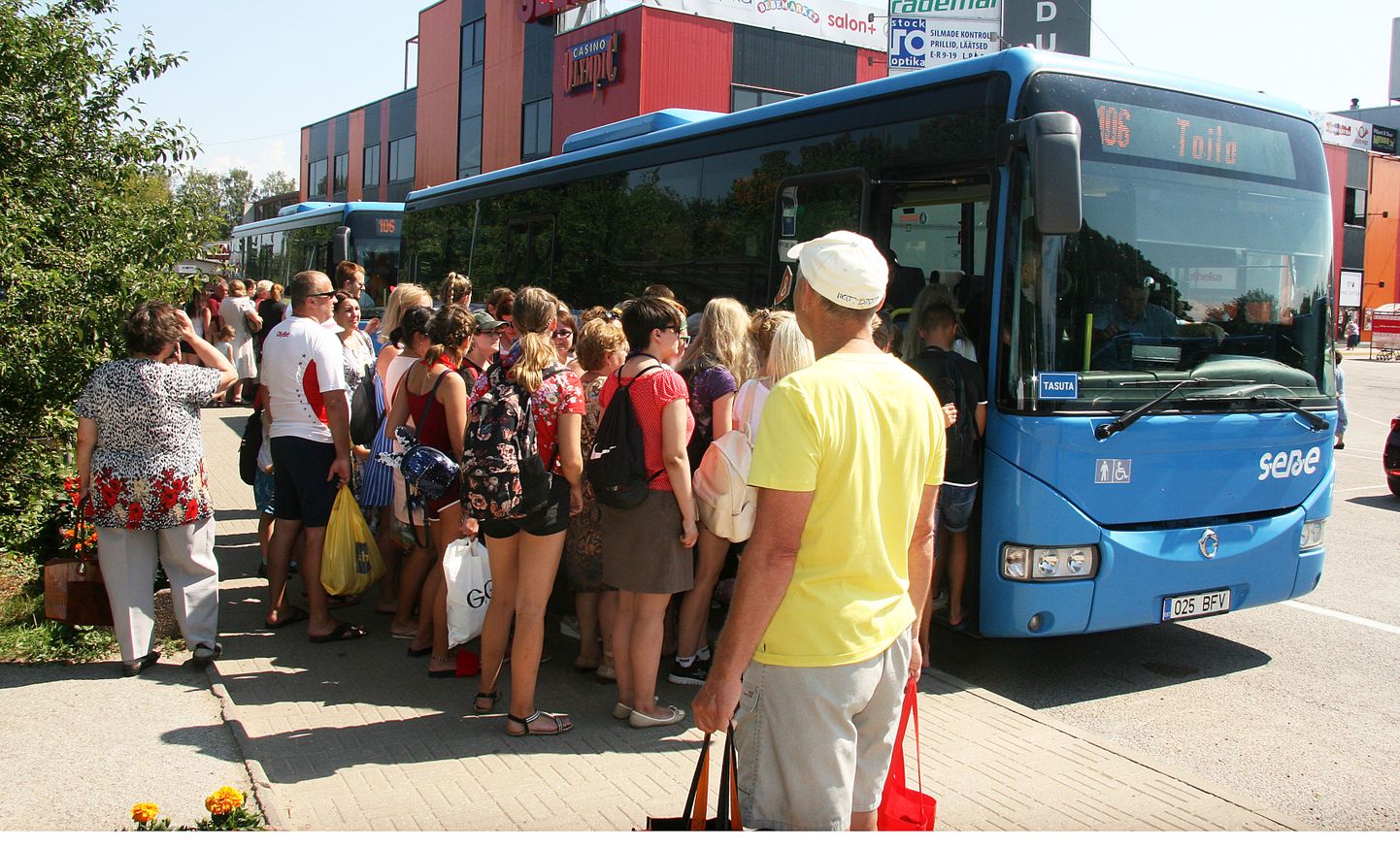 Kuumadel päevadel on Toila bussid pilgeni rahvast täis.