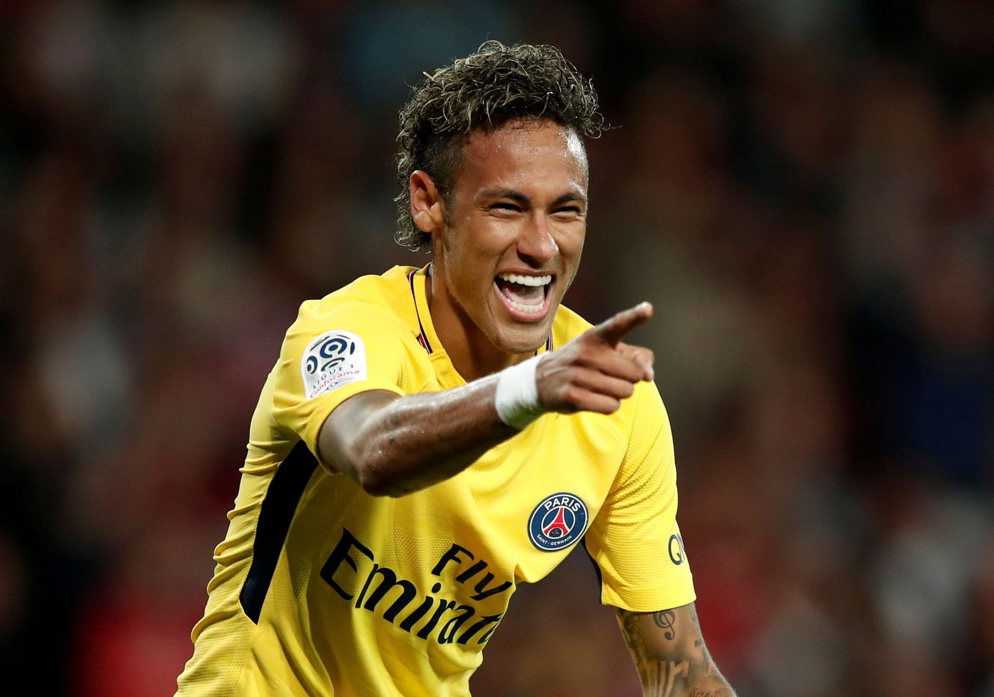 Neymar tegi PSG särgis eduka debüüdi, kui andis tulemusliku söödu ning sai ka ise jala valgeks.