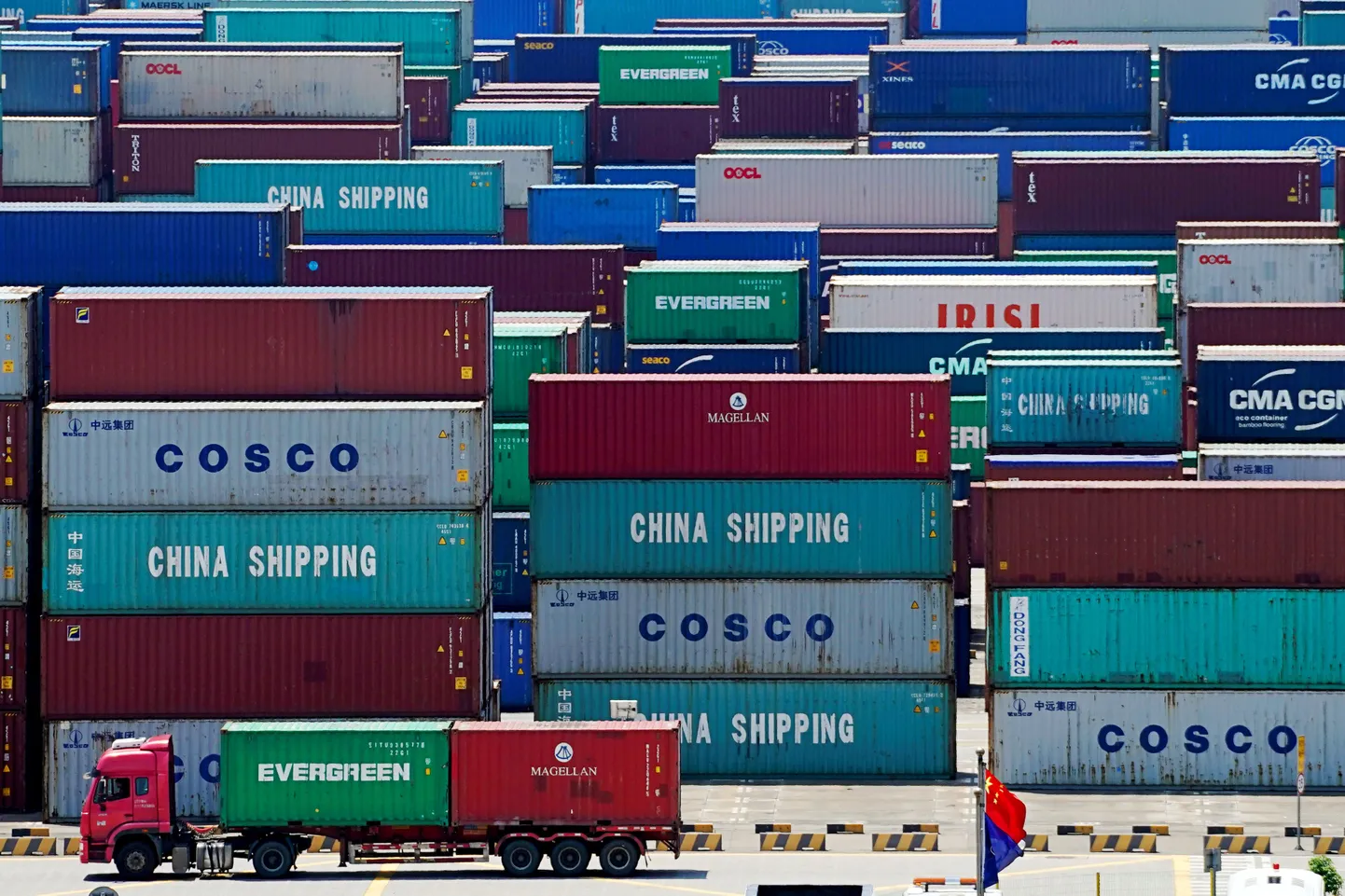 Kaubakonteinerid Shanghai Yangshani süvameresadamas.