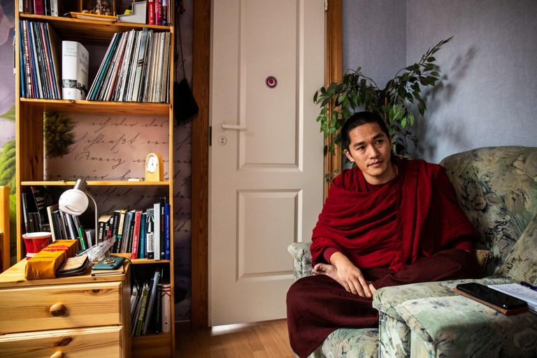 Ajakirjanik kohtus laamaga ühe Eesti budistliku kogukonna liikme kodus, kus õpetlane peatus.