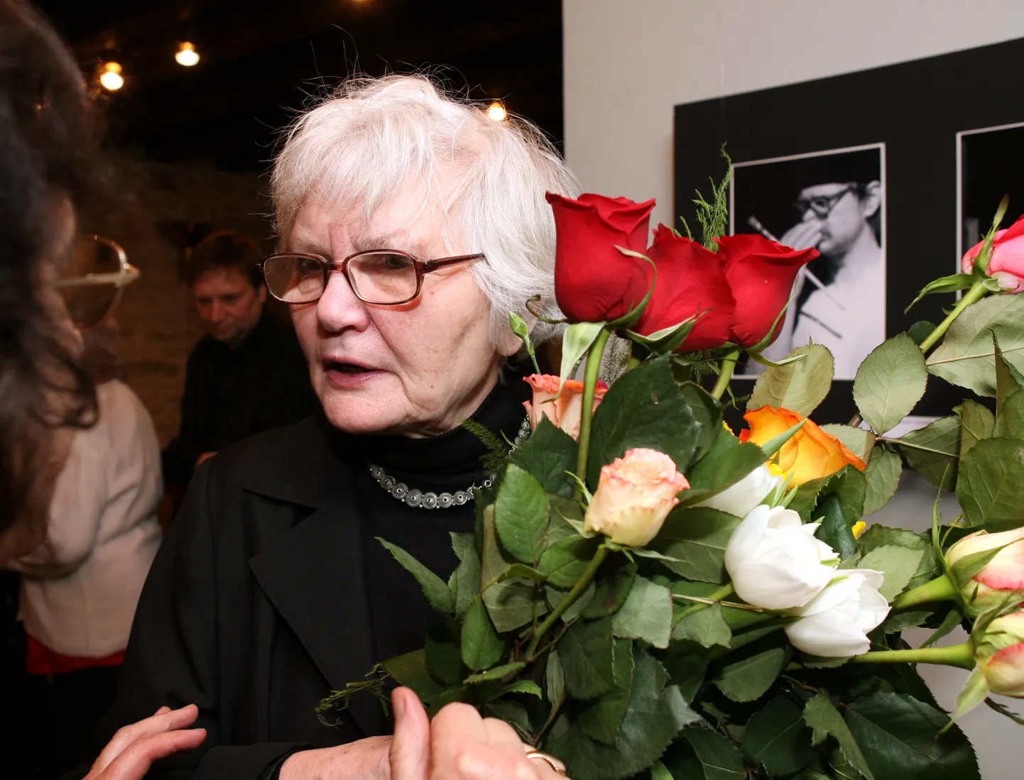 Lilian Vellerand enda koostatud raamatu «Mikk Mikiver Teater» esitlusel.