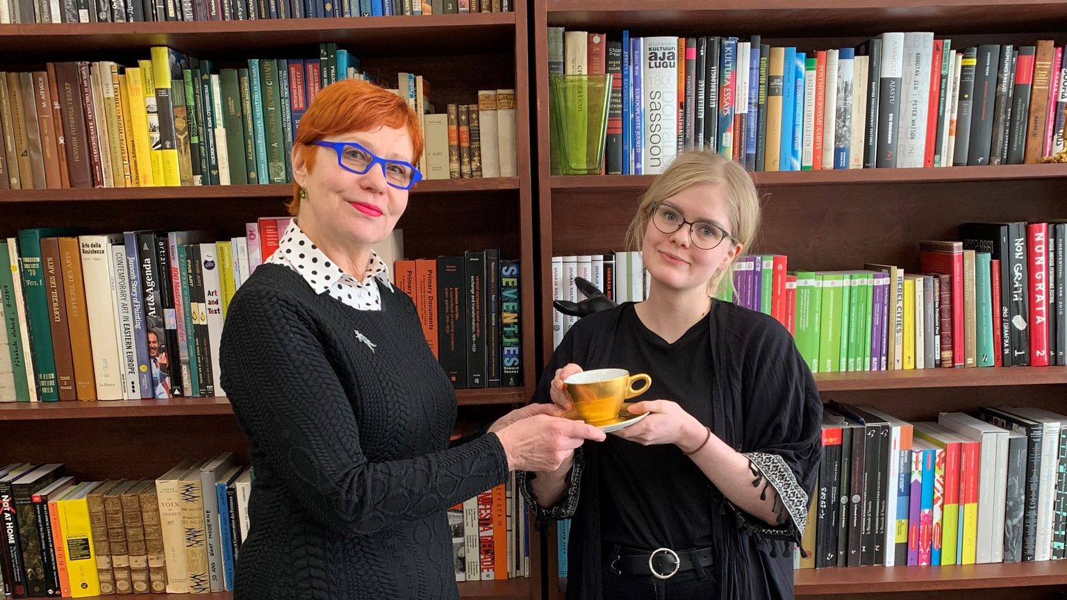Eelmine direktor Signe Kivi (vasakul) ja praegune kohusetäitja Joanna Hoffmann.
