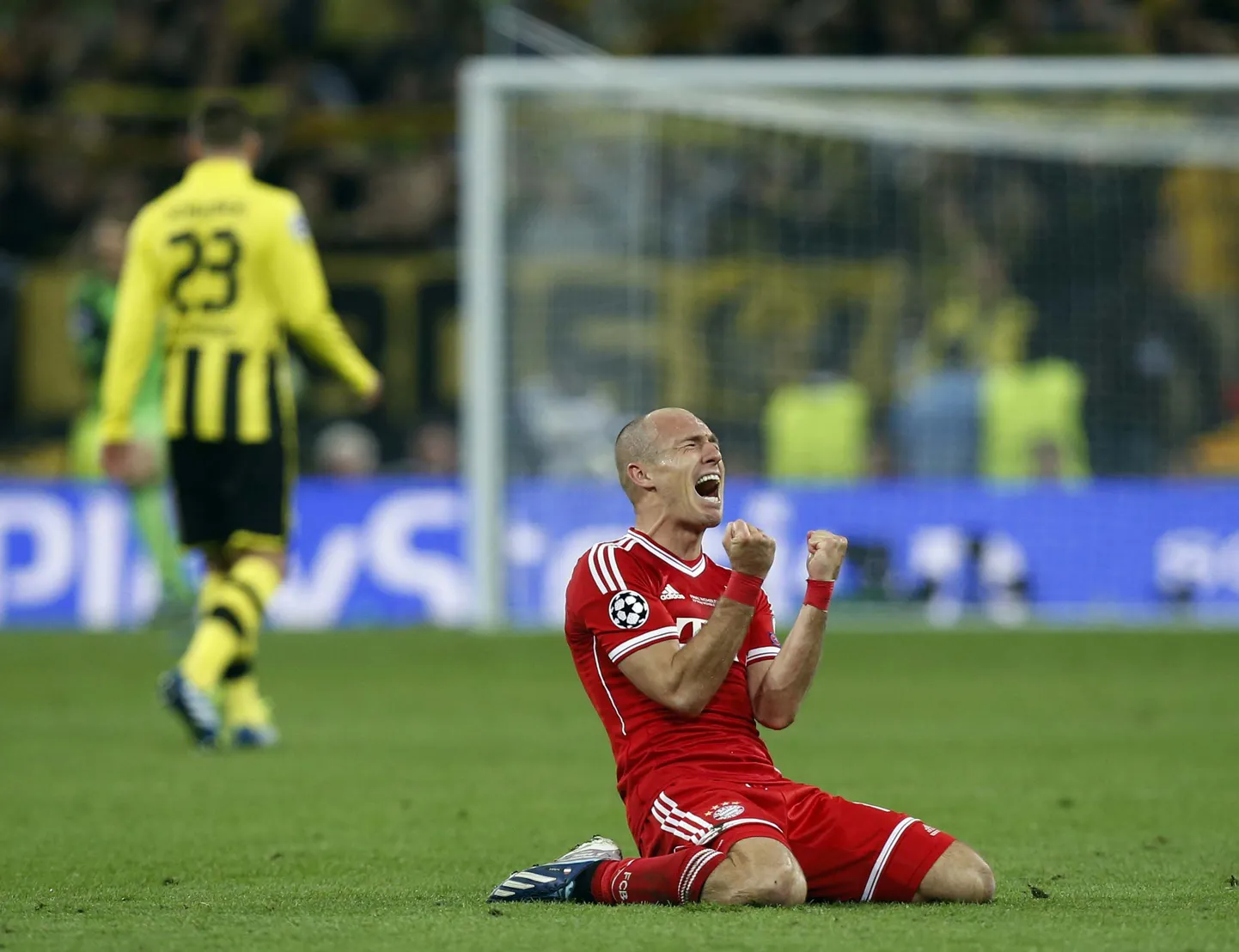Enne laupäevast finaali räägiti Arjen Robbenist kui suurtel mängudel läbikukkujast. Mängus Dortmundiga tegi ta aga teisel poolajal kaks suurepärast sooritust ja juhtis Bayerni ihaldatud karikani.